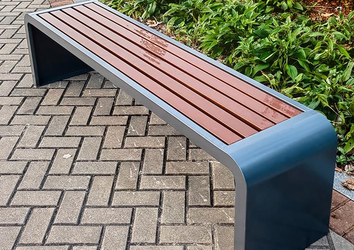 All-Weather Outdoor Chairs: Galvanized Steel Base + Waterproof Composite Wood/Solid Wood